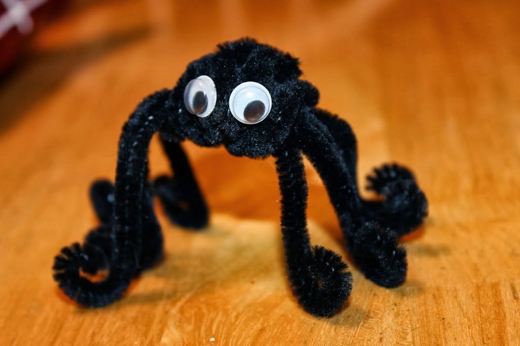 Versatile Wire Wind It Tool – Easy Chenille Stem Spider Tutorial