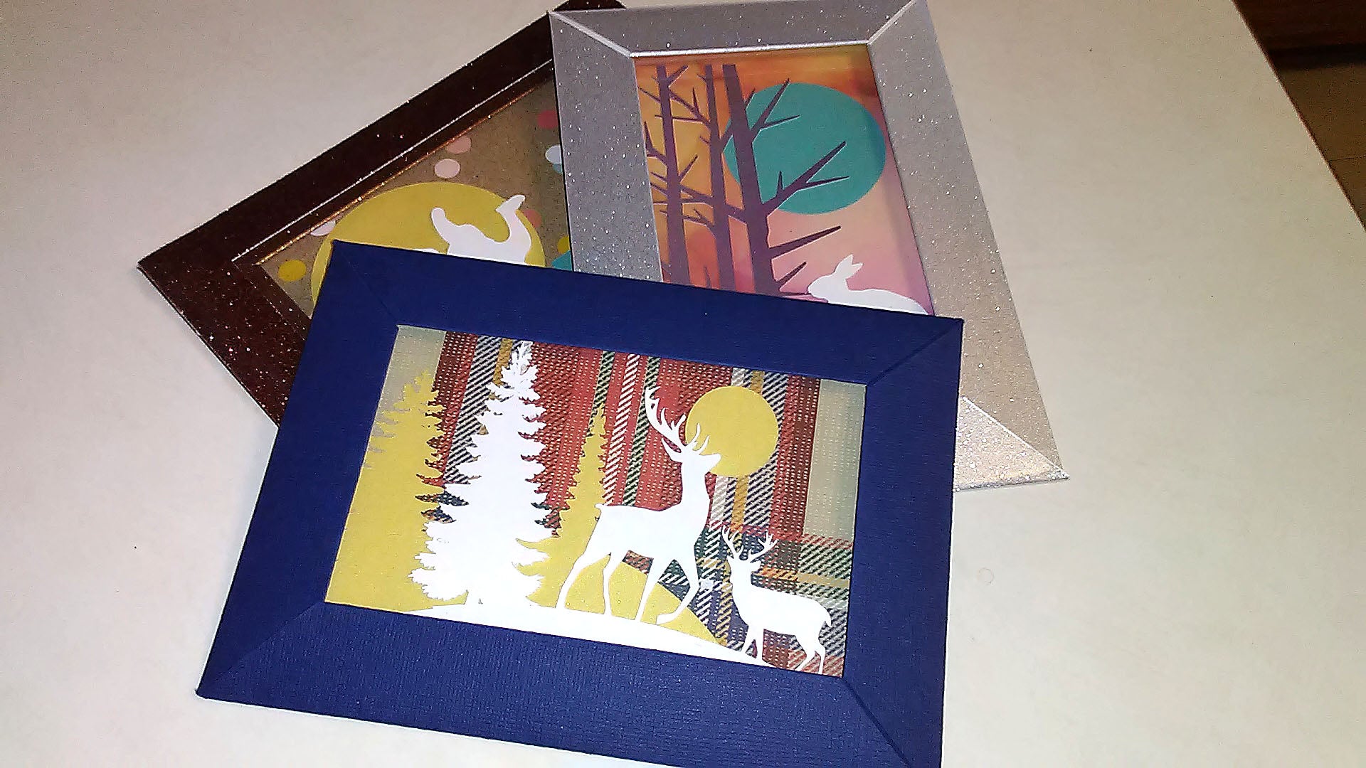 DIY picture frame with paper 