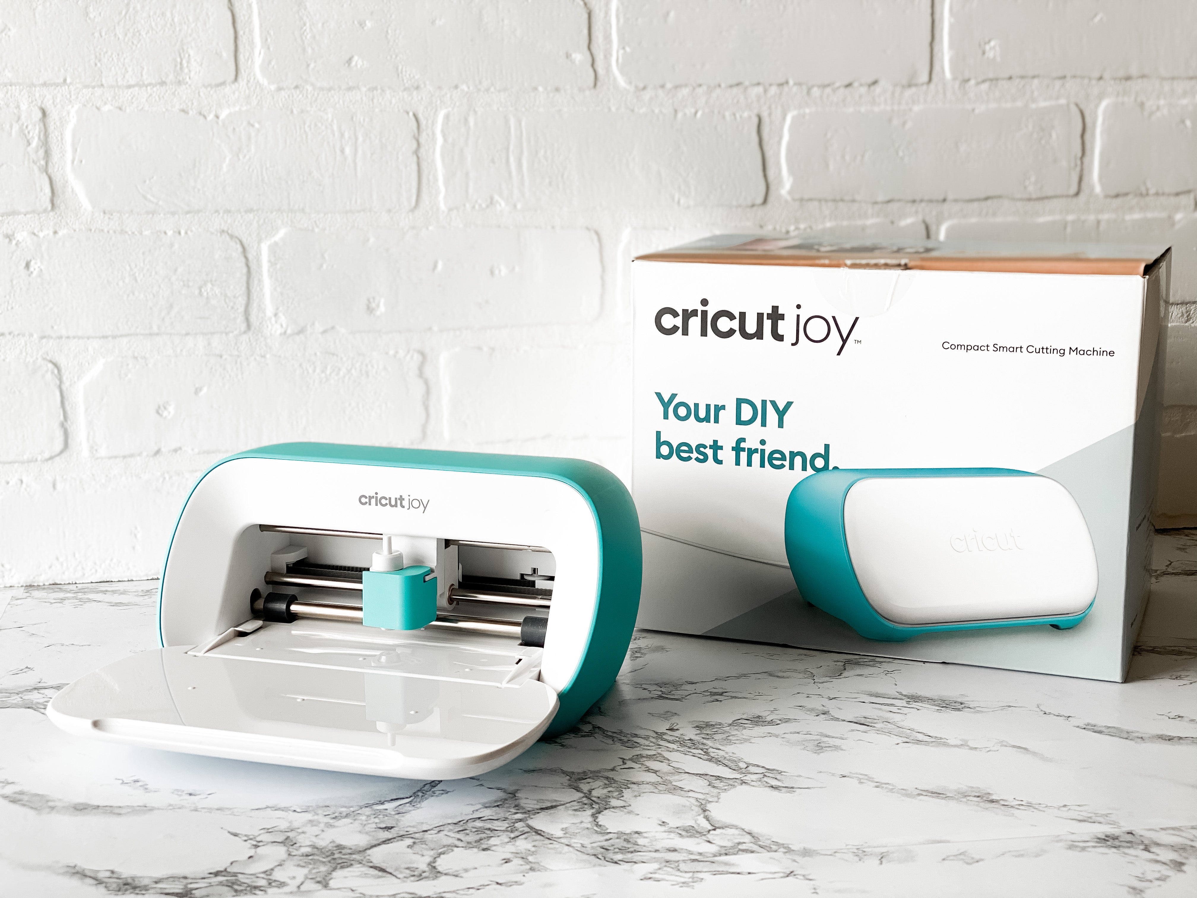 Cricut Joy Smart Machine with DIY Vinyl Decal Sampler & Essential Tools  Starter Bundle