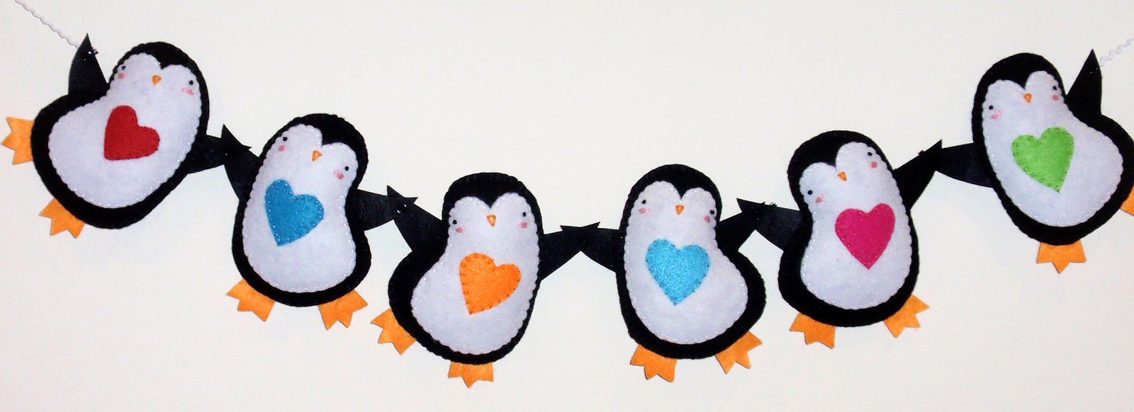 Valentine's Day Felt Penguin Garland (Free Pattern)