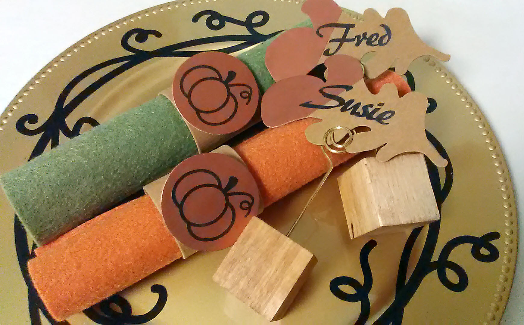 Thanksgiving Table Accessories Using Your Cricut