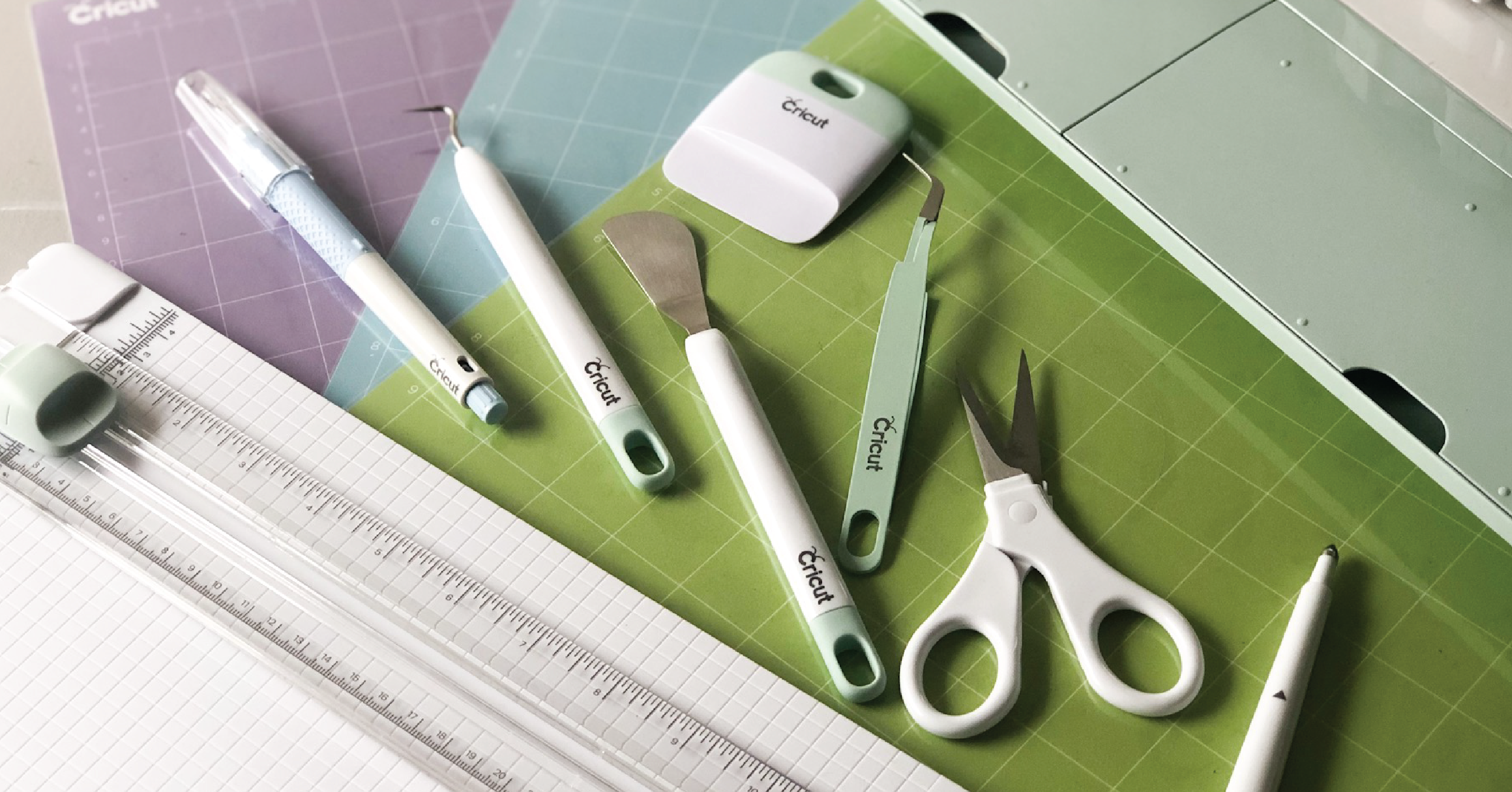 Cricut Tools Basic Set and 2 Pack Cutting Mats 12 in.x12 in. Guide