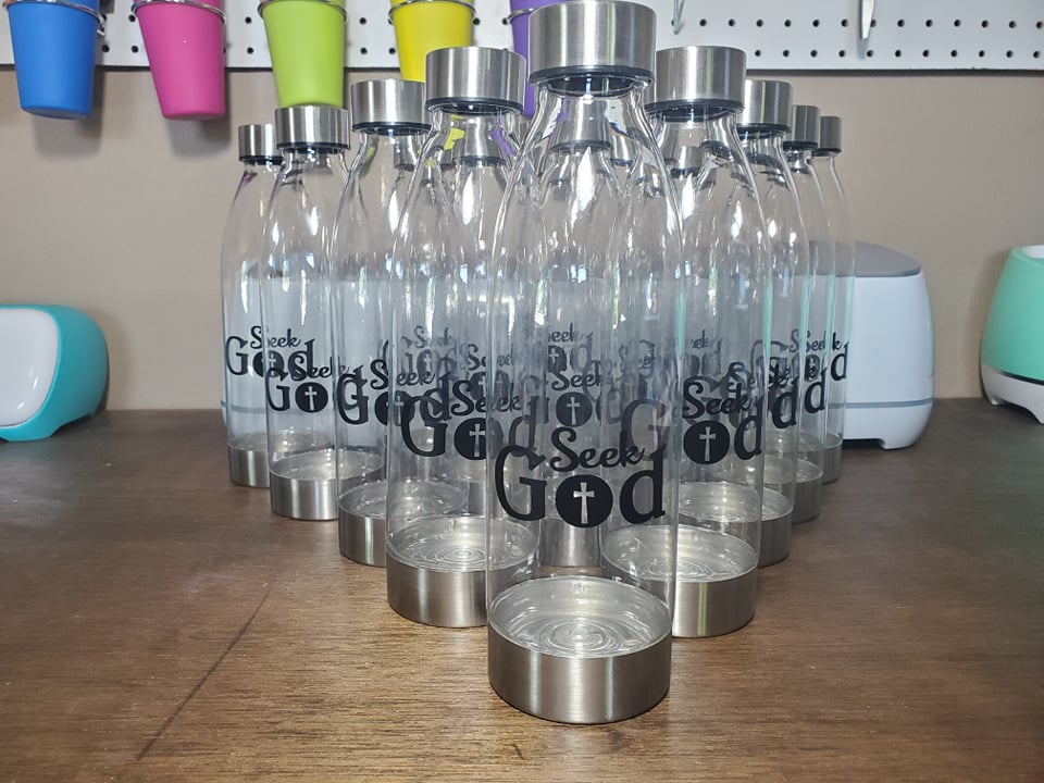 Big Group Water Bottles using Cricut Smart Vinyl