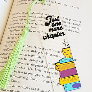 DIY Book Lovers Gift: Acrylic Bookmark Using Cricut Vinyl