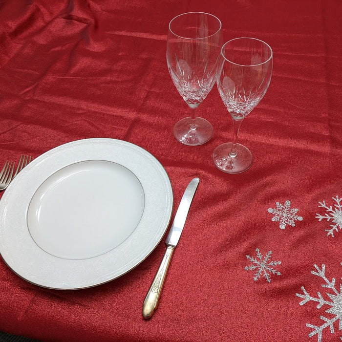 Cricut Christmas Dinner Tablecloth Decoration