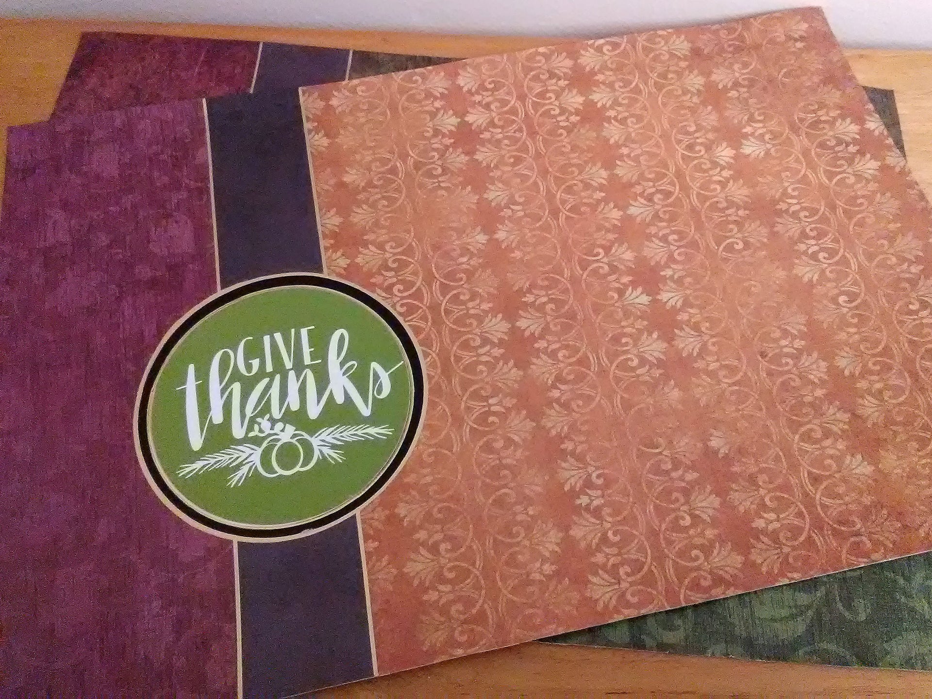 Thanksgiving Stenciled Cutting Board - Cricut Holiday Project