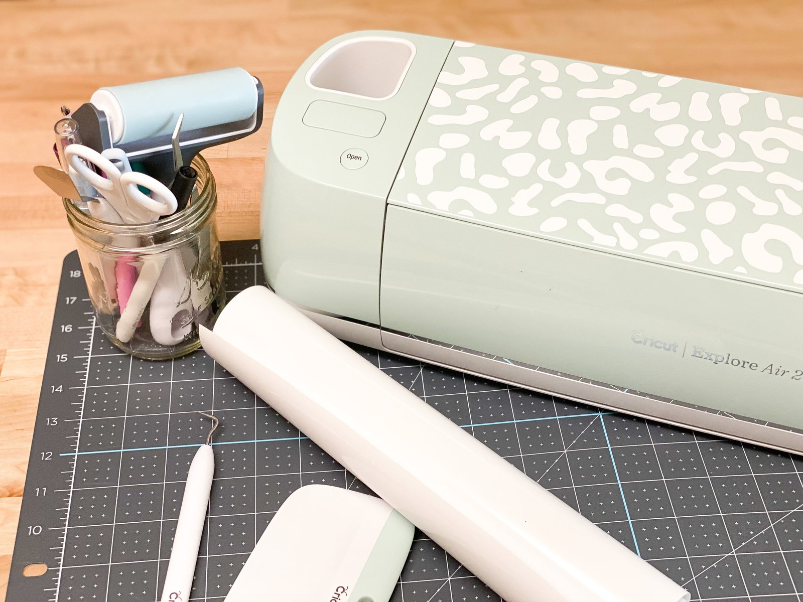 Decorate Explore Air Cricut Vinyl