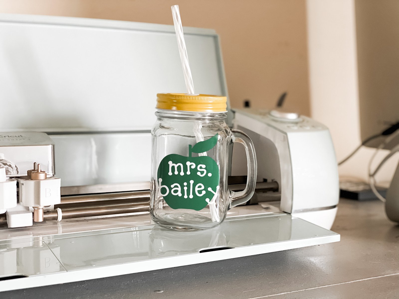 DIY: Teacher Back-to-School Cricut Project