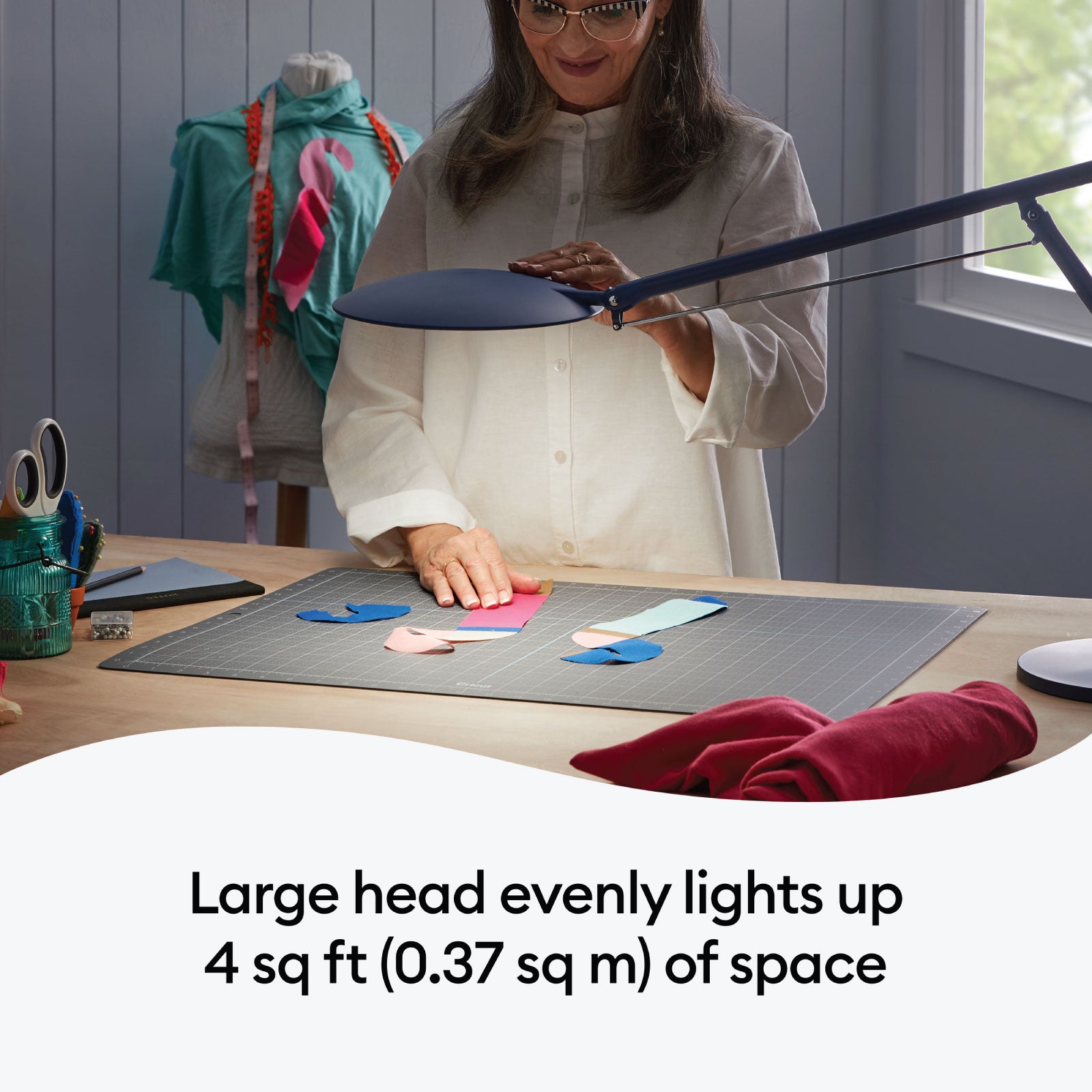 Cricut Bright 360, Ultimate LED Table Lamp - Indigo